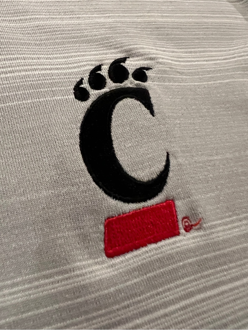 Columbia Golf University of Cincinnati Bearcats Men’s Polo Shirt - Size Small - Picture 4 of 13